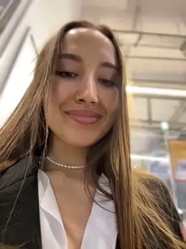 VelvetVixenI online show from April 19, 2026, 3:46 pm