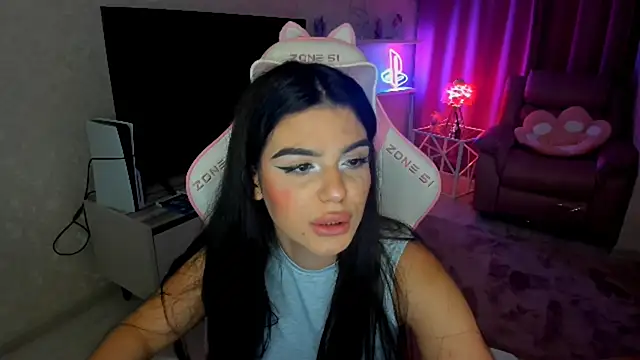 Snapshot of AlluringAriel chatting on October 2, 2025, 7:39 pm AlluringAriel online show from October 2, 2025, 7:39 pm