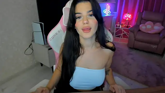 Snapshot of AlluringAriel chatting on October 8, 2025, 7:47 pm AlluringAriel online show from October 8, 2025, 7:47 pm