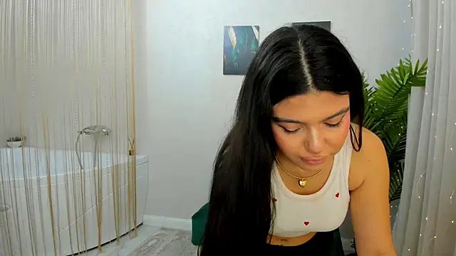 Snapshot of AlluringAriel chatting on March 2, 2025, 10:45 pm AlluringAriel online show from March 2, 2025, 10:45 pm
