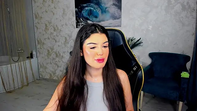 Snapshot of AlluringAriel chatting on June 5, 2026, 11:16 am AlluringAriel online show from June 5, 2026, 11:16 am