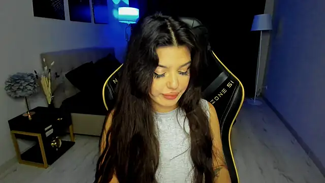 Snapshot of AlluringAriel chatting on December 4, 2025, 11:42 am AlluringAriel online show from December 4, 2025, 11:42 am