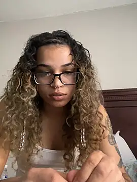 1prettygem online show from December 20, 2024, 8:01 pm