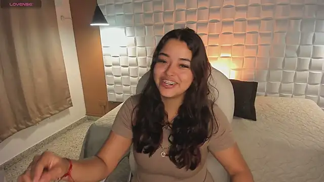 Ariana Pierce online show from September 28, 2025, 1:18 pm