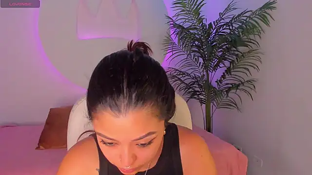 Ariana Pierce online show from November 18, 2025, 12:41 pm