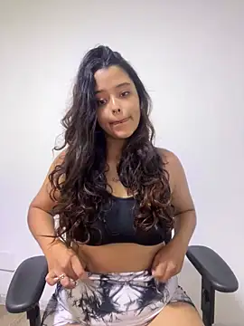 Snapshot of Ariana_Pierce chatting on May 16, 2026, 9:03 pm Ariana Pierce online show from May 16, 2026, 9:03 pm