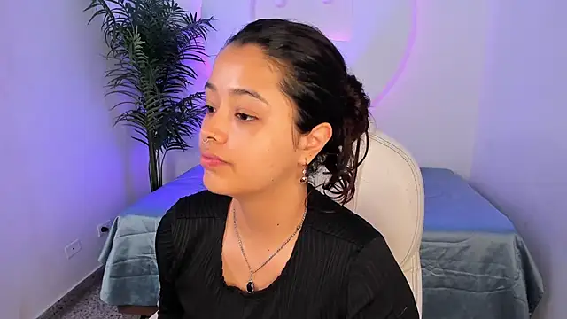 Ariana Pierce online show from December 20, 2025, 12:30 pm