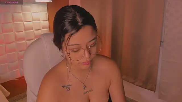 Ariana Pierce online show from September 22, 2025, 2:01 pm