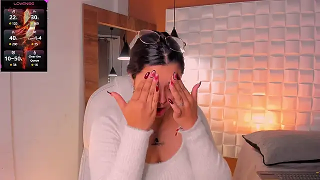 Ariana Pierce online show from December 2, 2025, 1:24 pm