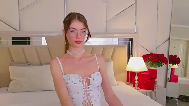 MeganMour online show from December 17, 2025, 5:07 pm