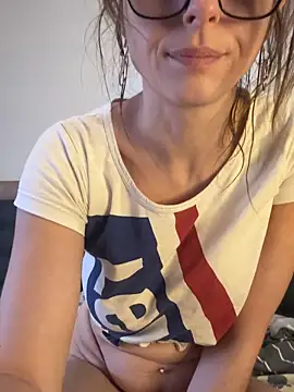 Snapshot of vera_jim chatting on June 1, 2026, 8:25 am vera jim online show from June 1, 2026, 8:25 am