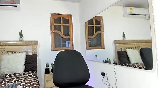 oriana faddila online show from March 14, 2026, 3:23 am