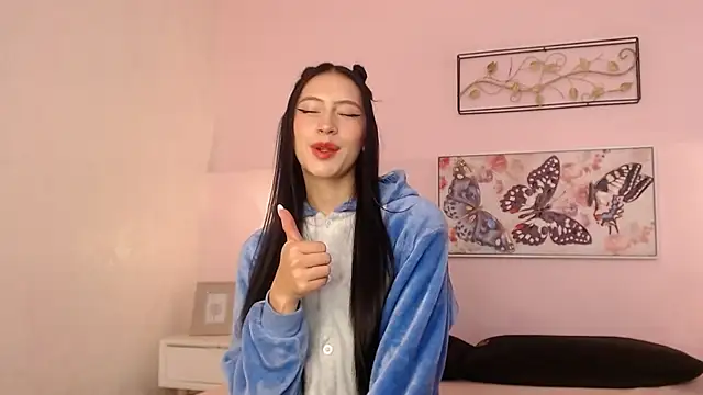 sara17  online show from October 10, 2025, 4:24 am