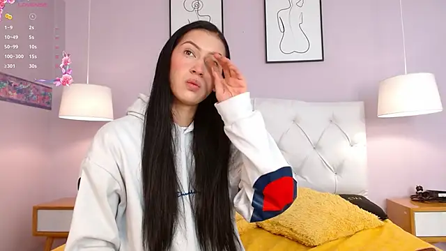 sara17  online show from October 3, 2025, 8:43 pm