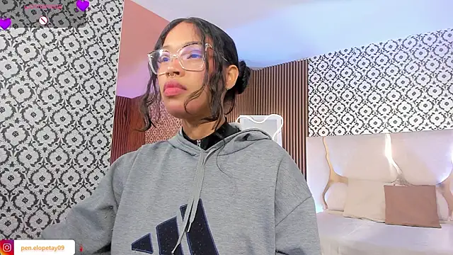 penelope tay1 online show from February 5, 2026, 3:24 am