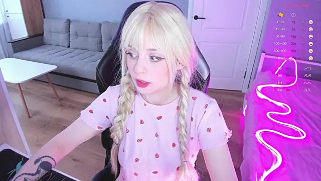 Snapshot of Amy_honey_angel chatting on March 2, 2026, 11:17 am Amy honey angel online show from March 2, 2026, 11:17 am