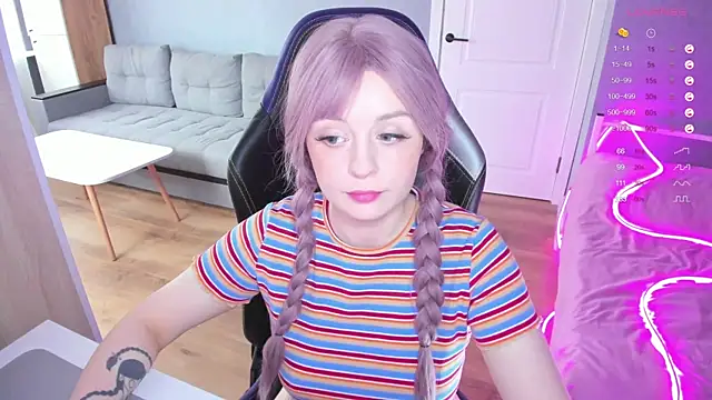 Snapshot of Amy_honey_angel chatting on October 22, 2025, 10:04 am Amy honey angel online show from October 22, 2025, 10:04 am