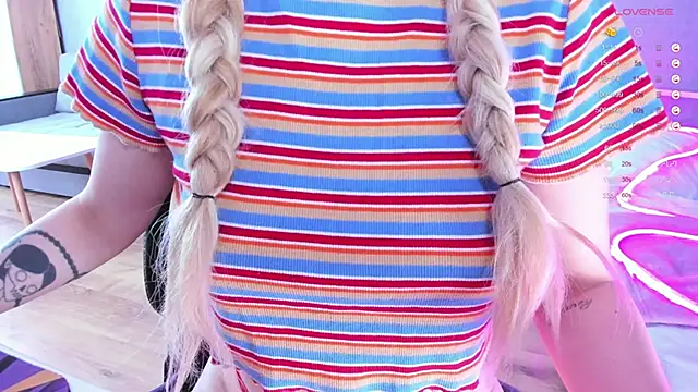 Snapshot of Amy_honey_angel chatting on February 25, 2026, 11:21 am Amy honey angel online show from February 25, 2026, 11:21 am