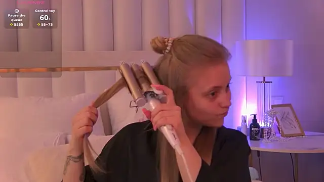 DorisHell online show from September 30, 2025, 3:01 am