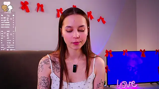 Snapshot of FalineDowlen chatting on February 23, 2026, 2:35 am FalineDowlen online show from February 23, 2026, 2:35 am