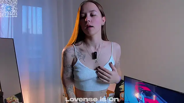 Snapshot of FalineDowlen chatting on January 11, 2026, 2:29 am FalineDowlen online show from January 11, 2026, 2:29 am