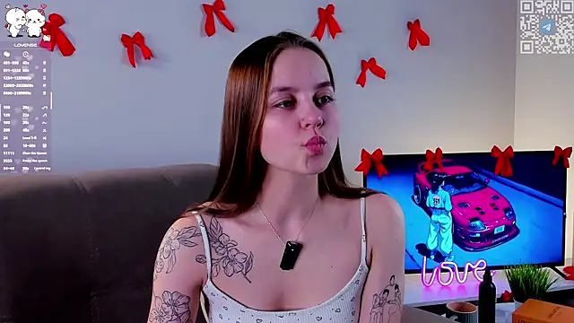 Snapshot of FalineDowlen chatting on February 19, 2026, 2:19 am FalineDowlen online show from February 19, 2026, 2:19 am