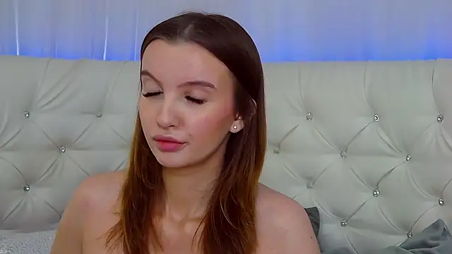 EvansMilana online show from November 29, 2025, 2:50 pm