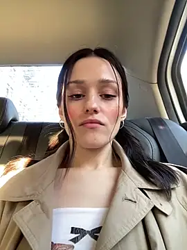 Mia Mia M online show from April 18, 2026, 3:58 pm