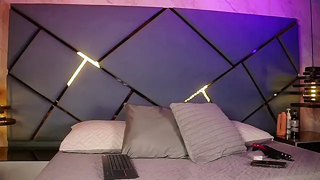 giorgia 13 online show from November 23, 2025, 3:16 am