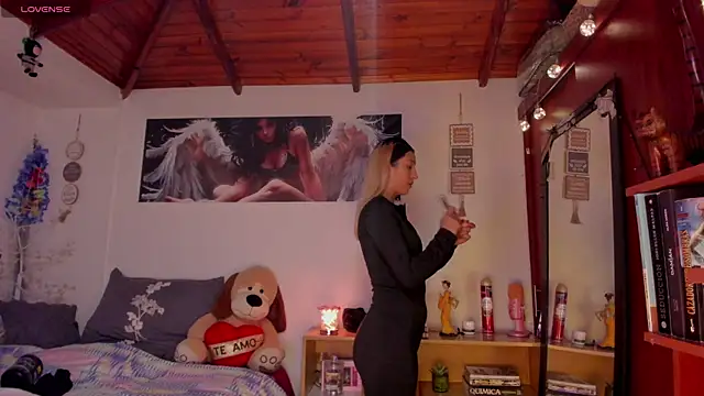 cuteweed420 online show from April 17, 2026, 12:35 am