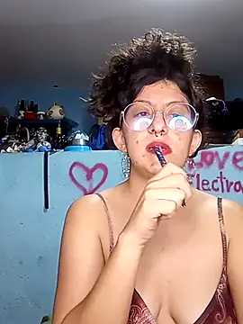Snapshot of LoveElectra chatting on April 6, 2026, 12:39 am LoveElectra online show from April 6, 2026, 12:39 am