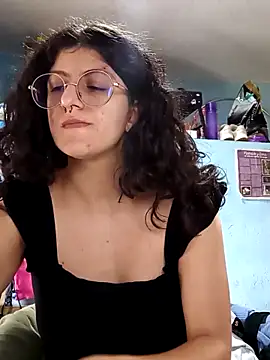 Snapshot of LoveElectra chatting on April 7, 2026, 1:46 pm LoveElectra online show from April 7, 2026, 1:46 pm
