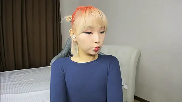 Snapshot of Milla_Aheo chatting on November 29, 2025, 1:00 pm Milla Aheo online show from November 29, 2025, 1:00 pm