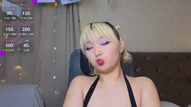 Snapshot of Milla_Aheo chatting on February 17, 2025, 7:44 pm Milla Aheo online show from February 17, 2025, 7:44 pm