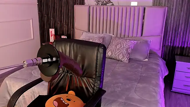 Lillyortiz online show from November 14, 2025, 8:45 pm