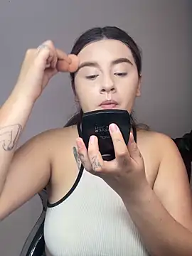 Snapshot of SaraBraun_ chatting on December 17, 2025, 4:45 pm SaraBraun online show from December 17, 2025, 4:45 pm