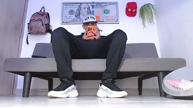 Snapshot of boss_of_cash chatting on April 18, 2026, 11:34 am boss of cash online show from April 18, 2026, 11:34 am