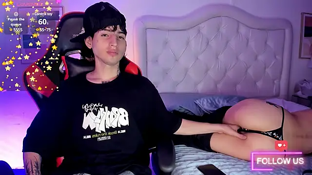 Snapshot of sett_and_gwen chatting on February 13, 2025, 9:30 am sett and gwen online show from February 13, 2025, 9:30 am