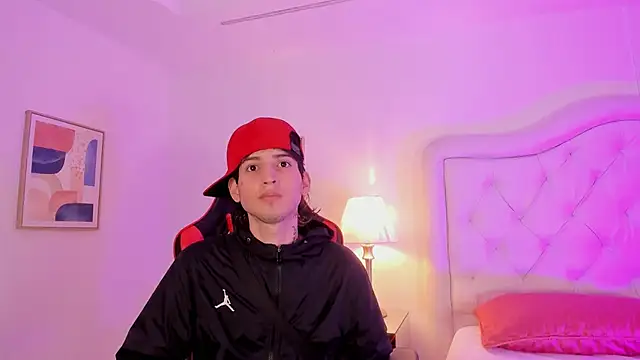 Snapshot of sett_and_gwen chatting on March 21, 2025, 3:55 am sett and gwen online show from March 21, 2025, 3:55 am