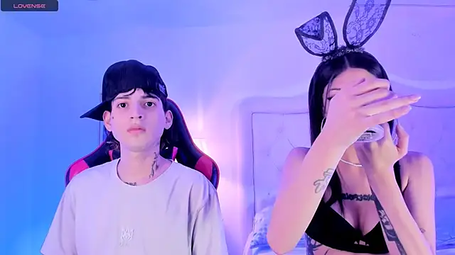 Snapshot of sett_and_gwen chatting on February 9, 2025, 4:25 am sett and gwen online show from February 9, 2025, 4:25 am