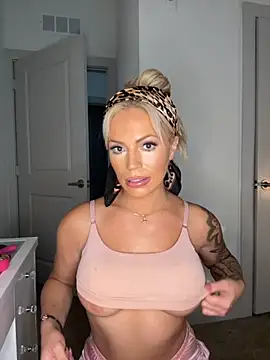 Snapshot of sophiamariexoxo240 chatting on September 28, 2025, 4:58 pm sophiamariexoxo240 online show from September 28, 2025, 4:58 pm