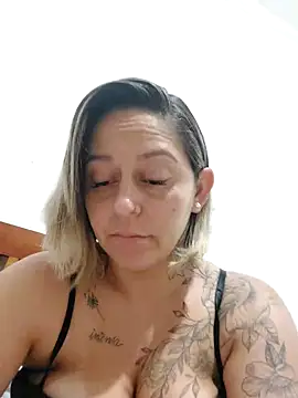 Snapshot of baixinhaloira chatting on December 30, 2024, 3:14 am baixinhaloira online show from December 30, 2024, 3:14 am