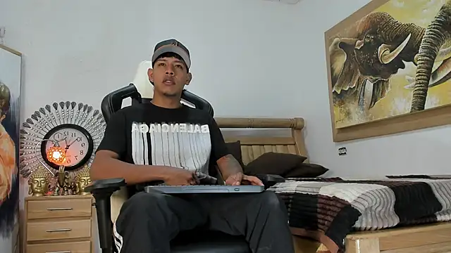 mr stiven  online show from March 24, 2026, 3:06 am