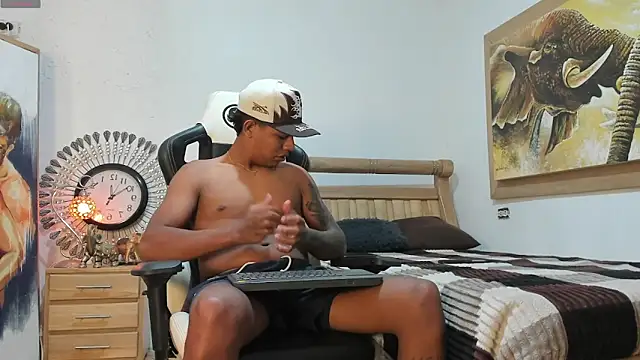 mr stiven  online show from May 13, 2026, 3:13 am