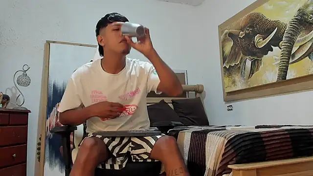 mr stiven  online show from March 19, 2026, 3:39 am