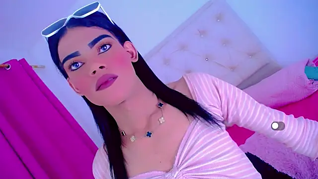 Snapshot of Theylor_Rouse chatting on July 5, 2026, 9:27 am Theylor Rouse online show from July 5, 2026, 9:27 am