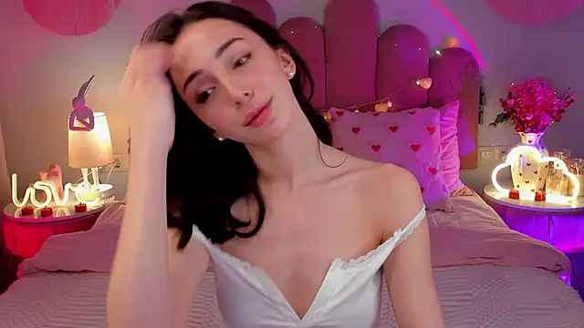 ElsaYoung online show from February 8, 2026, 8:28 pm