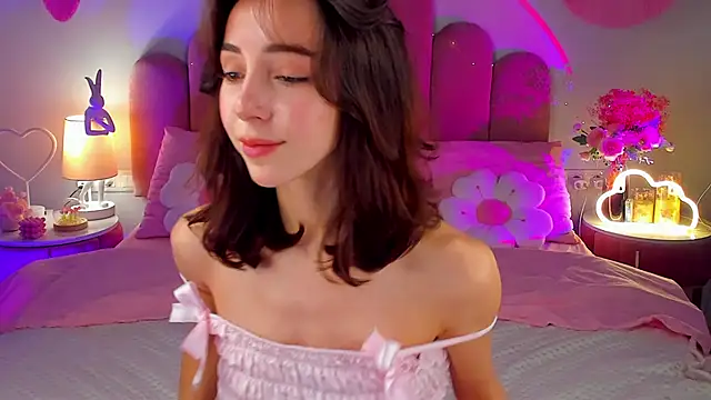 ElsaYoung online show from November 21, 2025, 8:19 pm