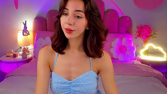 ElsaYoung online show from November 10, 2025, 8:25 pm