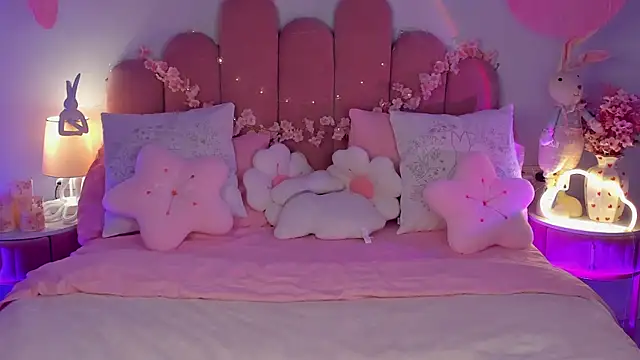 ElsaYoung online show from April 2, 2026, 7:20 pm